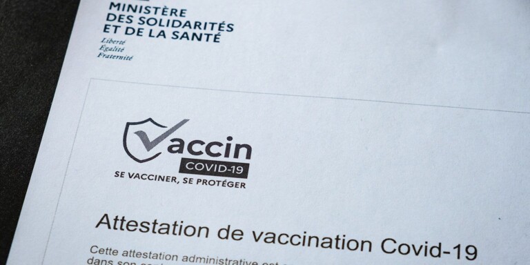 Covid-19: plus de 100.000 faux pass sanitaires circulent en France